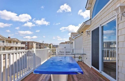 Wildwood House | JANUARY-MAY 3 NIGHT MIN 2026 5 Bedroom3 bath 1 block to the beach and boards