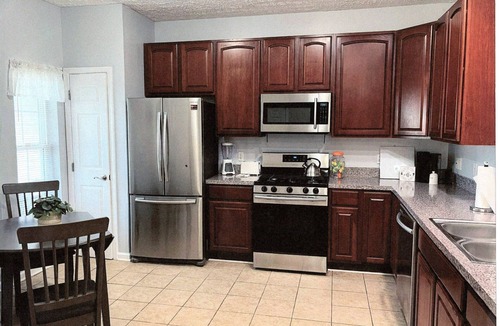 Delmar House | Jay's Home Away From Home Delmar,Md Townhouse-Pool access-Close to Local Beaches