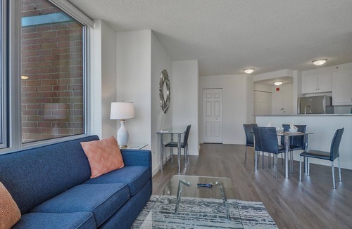 Colgate Center Apartment | Jersey City 2BR nr Waterfront | Easy NYC Commute