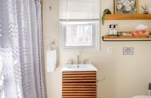 Fairview House | Jersey Haven NYC Next Door - Single car FREE PARKING
