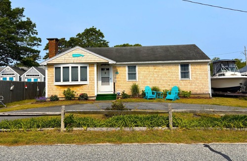 Dennis Port House | June openings! Renovated home, central AC, walk to beach, Capt Chase, Dennisport