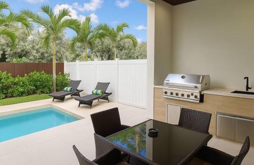 Harbordale House | Jungle Serene Lux Home with Pool Sauna Ice Bath