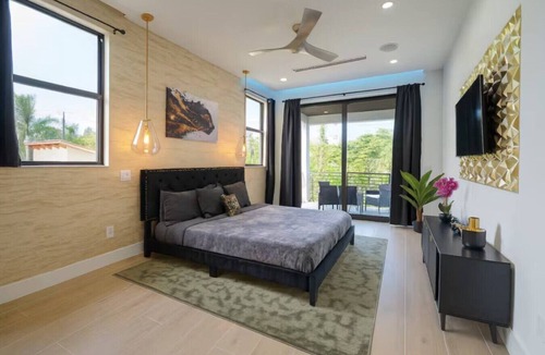 Harbordale House | Junglelux Home with 2 Pools/Sauna/BBQ
