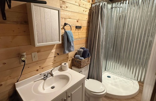 Browning Cabin | Juniper Lovely 1-bedroom cabin with AC in East Glacier Park