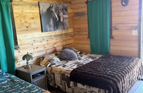 Browning Cabin | Juniper Lovely 1-bedroom cabin with AC in East Glacier Park