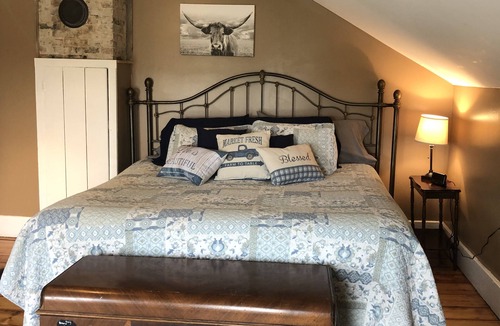 West Winfield House | "Just an Old Farm House" is a comfortable and cozy country house.