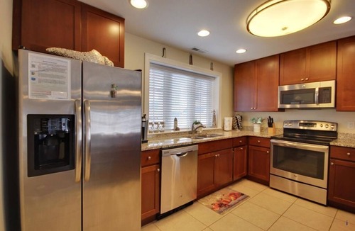 Ocean City House | Just lovely. 3 br townhouse @16th St is an ez walk to the beach and boards.
