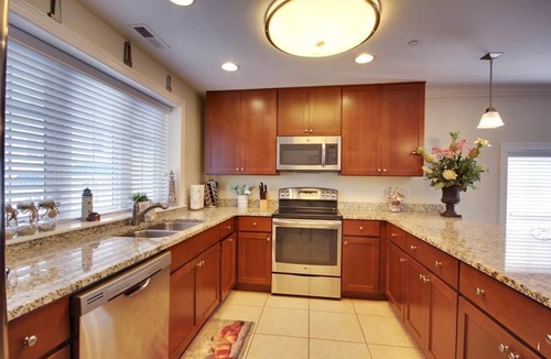 Ocean City House | Just lovely. 3 br townhouse @16th St is an ez walk to the beach and boards.
