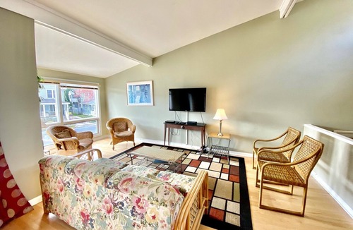 South Rehoboth House | Just one block to the Beach and Boardwalk and walk everywhere in town!