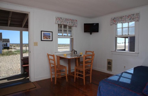 North Truro Hotel | Kalmar Village & Tradewinds