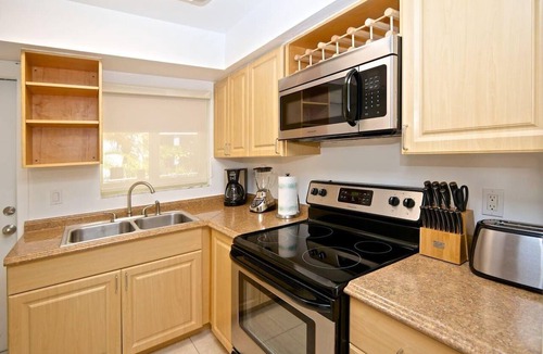 Pompano Beach Condo | Kanda Zen Apt 2 - pool & walk to the beach!