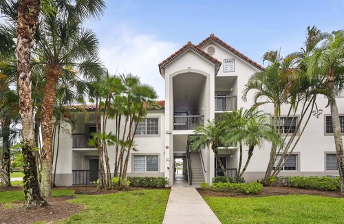 Delray Beach Apartment | Kasa | Comfy 2 BD + Self Check-In | Delray Beach