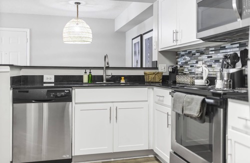 Delray Beach Apartment | Kasa | Stylish 1 BD + Near Golf Courses | Delray Beach