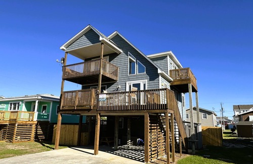 Colington House | KD108- Near the Beach- 4 BRs, Just a Short Stroll to the Beach, Dog Friendly!