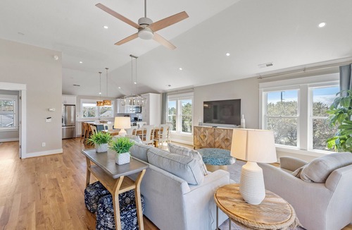 Colington House | KDN0115: The Blue Marlin, 4BR home near beach with pool, decks