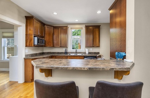 Clintonville House | Kelso's Hideout - Secluded neighborhood steps from park - Just off OSU campus