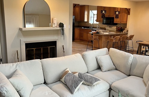 Stevensville House | Kent Island Luxary Home W/Pool and walking distance from the beach