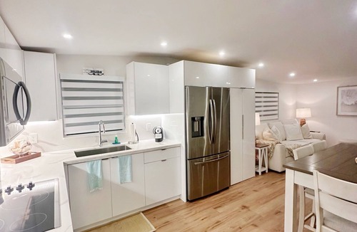 Cross Key Waterways House | Key Largo Waterfront Vacation Rental. 45’ Dock . 28 Day Minimum Stay.