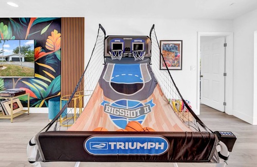 Ojus House | [Kids Favourite] World Cup Lakefront Hub | 5BR | Heated Pool & Fire Table