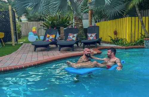 Wilton Manors Cottage | Kiki 4 - Men's Clothing optional Guest House