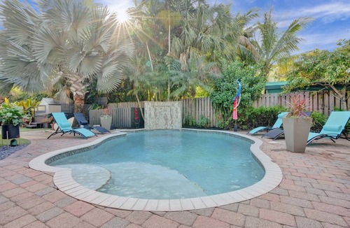 Wilton Manors Cottage | Kiki 4 - Men's Clothing optional Guest House