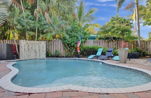 Wilton Manors Cottage | Kiki 5 - Men's Clothing optional Guest House