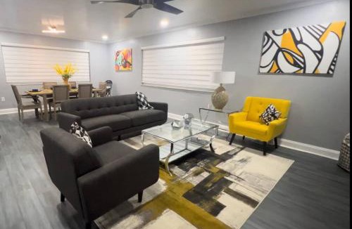 Miami Gardens House | King Bed 3 miles to Stadium