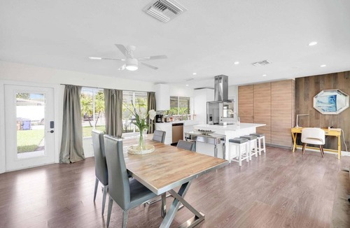 Deerfield Beach House | King Bed, Heated Pool, Hot Tub, BBQ, Putting Green