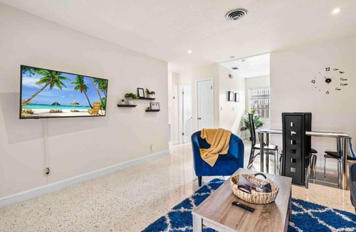 Central Fort Lauderdale House | King Bed Home.Mins to Beach.Ideal for Long Stays