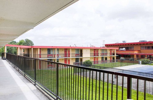 Doswell Apartment | King Bed | Non Smoking