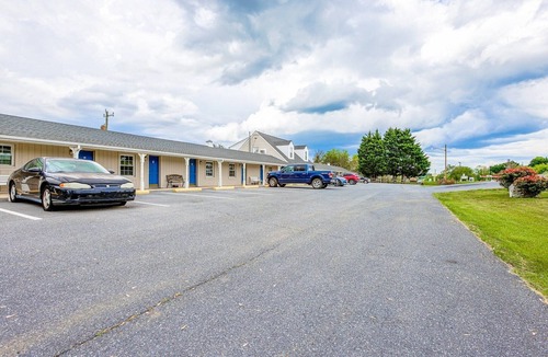 Natural Bridge Apartment | King Bed Non-Smoking