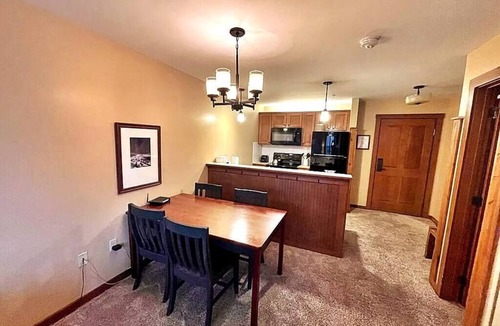 Edray Apartment | King Bed Slope Side Retreat in Village Central