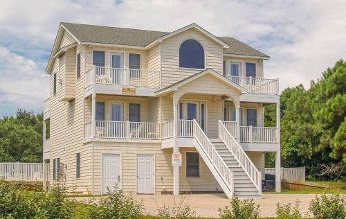 Southern Shores House | King BEEch - Southern Shores, 300 Yds to Beach, Ocean View, Pool, Hot Hub, Fenced Yard