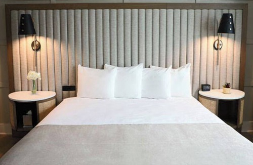 Beverly Heights Hotel | King | Riverside Hotel | Old Florida Elegance, Las Olas, New River