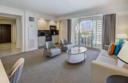 Central Beach Hotel | King Suite Ocean View w/Balcony, Dining and Beach Access