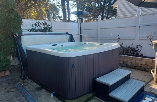 Smithfield House | King Suite Retreat cottage with seasonal Hot Tub & inground Pool Smithfield Va