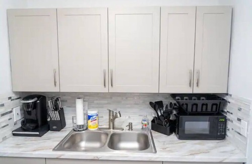 Pembroke Park House | King Suite + Secondary Bedroom Perfect for Long stay