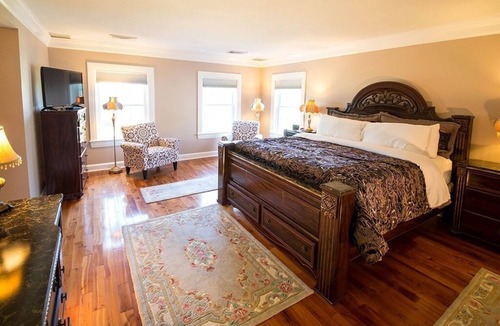 Marion Station Hotel | Kingsbay Mansion & Vacation Houses