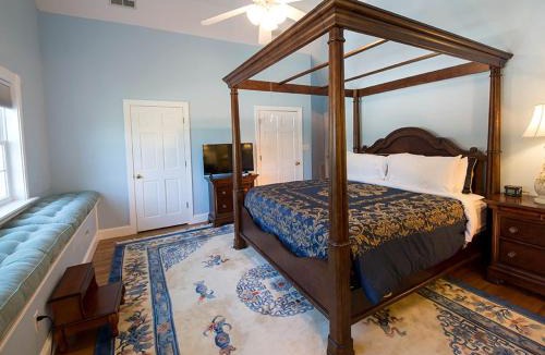Upper Fairmount Hotel | Kingsbay Mansion & Vacation Houses