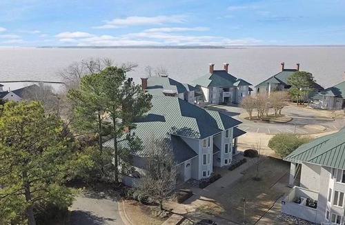 Kingsmill Condo | Kingsmill water-view studio, minutes to Busch Gardens & Colonial Williamsburg!