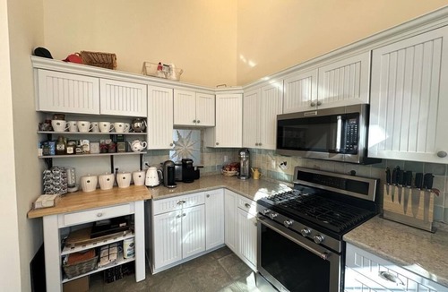Cape May House | La Dolce Villa - 5 Bedroom Home with a Heated Pool! Steps away to Fisherman's Cove!