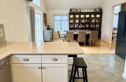 Cape May House | La Dolce Villa - 5 Bedroom Home with a Heated Pool! Steps away to Fisherman's Cove!