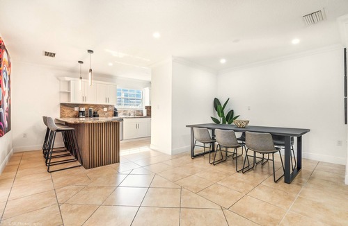 Westchester House | La Femme Oasis Resort/5 Bedrooms/Htd Pool/Mini Golf/Pickleball/Jacuzzi/BBQ