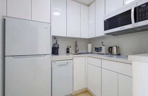 North Bay Village Apartment | La Marinita - Marina Views Pool Parking Location