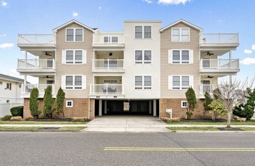 North Wildwood Condo | La Paix by the Sea II, 4th Ave & Surf - NWW! Perfect location for beach lovers