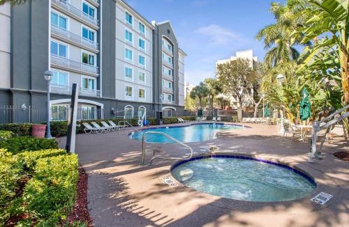 Hollywood Hotel | La Quinta by Wyndham Ft. Lauderdale Airport
