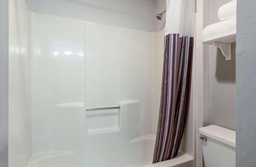 Survey Creek Hotel | La Quinta Inn by Wyndham Ft. Lauderdale Tamarac East
