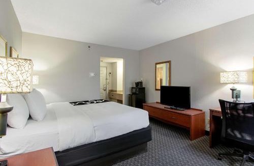 Survey Creek Hotel | La Quinta Inn by Wyndham Ft. Lauderdale Tamarac East