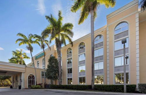 Sunrise Hotel | La Quinta Inn & Suites by Wyndham Sunrise