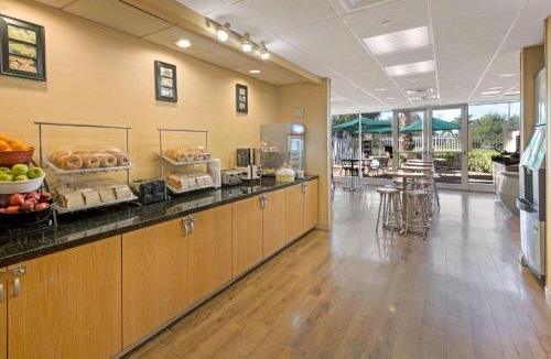 Sunrise Hotel | La Quinta Inn & Suites by Wyndham Sunrise